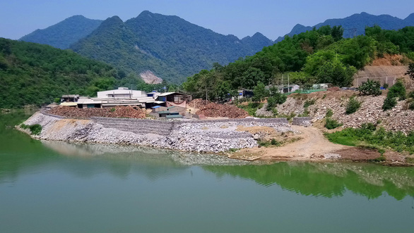 Phạt[-]hợp[-]tác[-]xã[-]đổ[-]đất[-]đá[-]lấn[-]chiếm[-]sông[-]Mã[-]30[-]triệu